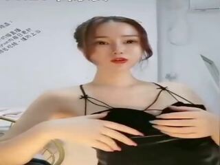 Chinesisch webkamera inviting zauberhaft milf masturbiert mit spielzeuge | xhamster