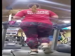 Jiggly sederona bionda pawg su treadmill