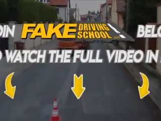 Falso ngarje shkollë duke mashtruar learners pidh i mbushur me