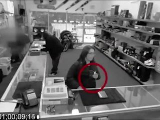 Tentador cooz selling um roubado velho bugle fica fodido por loja owner