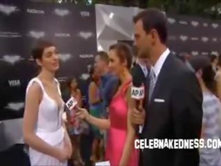 Celeb anne hathaway pokers la the întuneric knight premiere