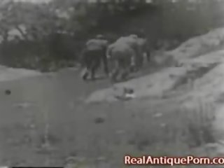 Antique dehors des portes adulte vidéo vid de 1915!